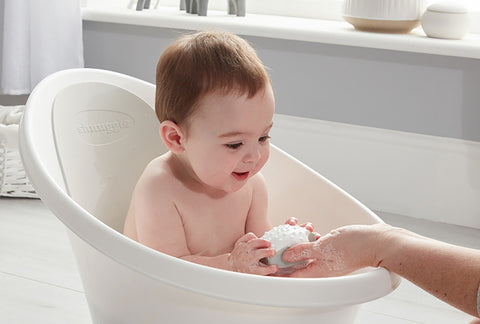 Tina Shnuggle con respaldo gris