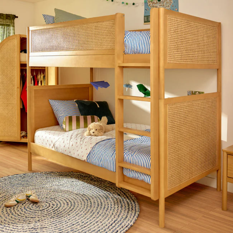 Litera infantil Bondi instalada con escalera y guardrails